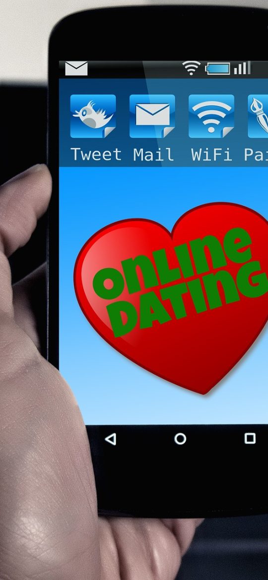 景甜小作文 App 标注汇总页截图，列表展示用户自己划线的句子与手写旁注，右侧有导出按钮，界面简洁